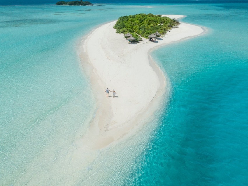 couple island aerial view ocean maldives romance PNG Image with Transparent Cutout