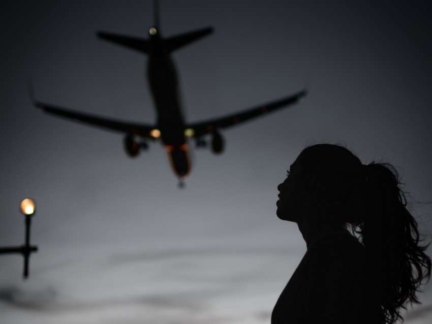 girl silhouette dark plane twilight Transparent PNG download