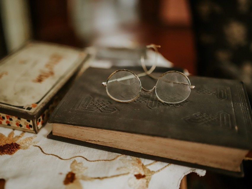 glasses book vintage PNG images with no royalties