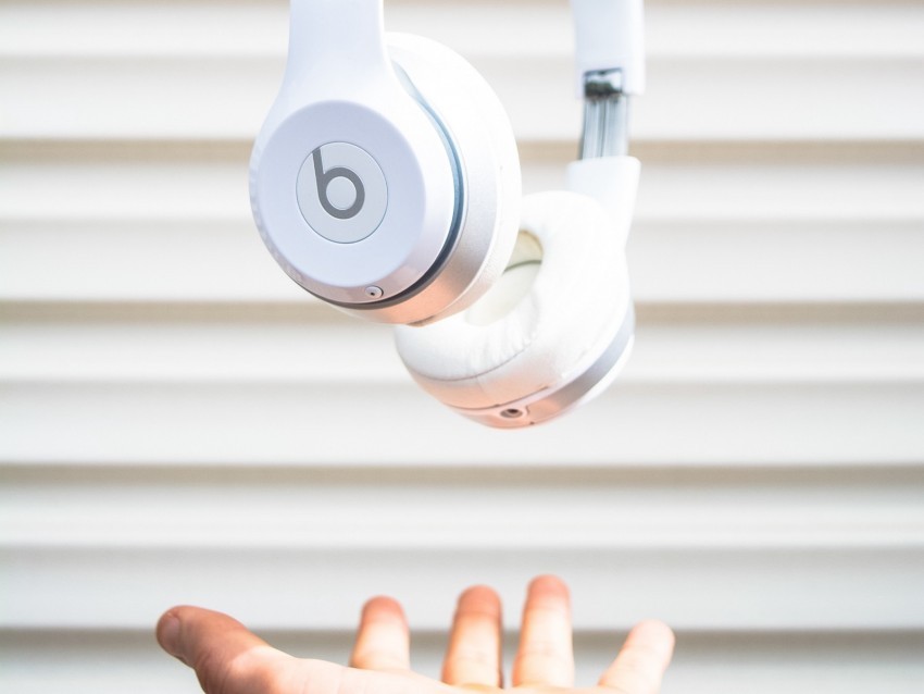 headphones hand levitation audio white Transparent PNG pictures complete compilation 4k wallpaper