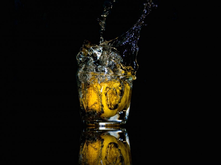 lemon glass spray splash macro black HighQuality PNG with Transparent Isolation
