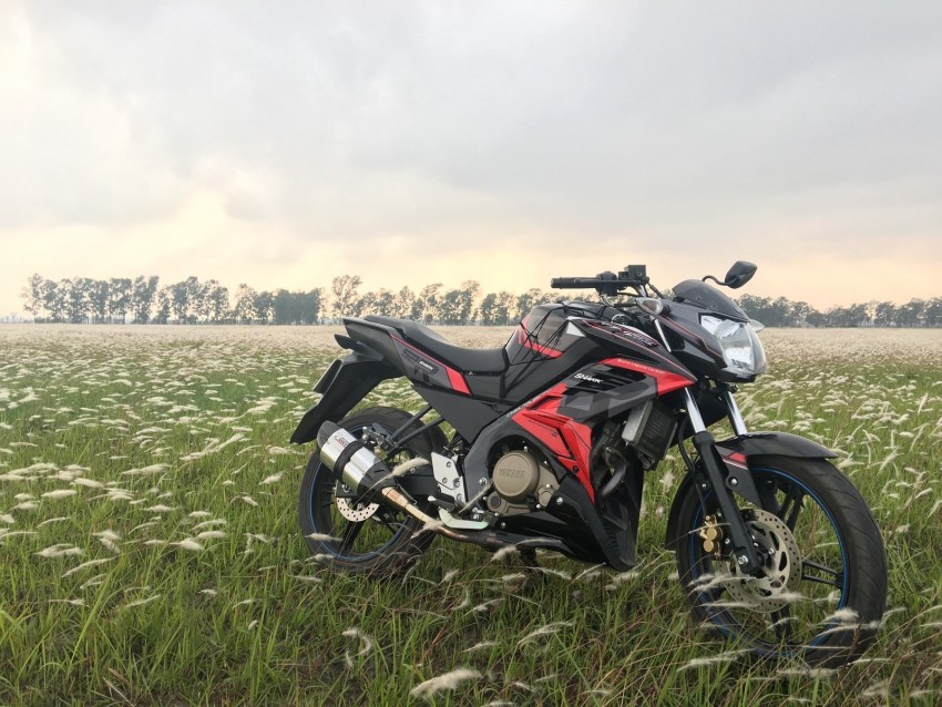 motorcycle bike sports side view field grass PNG no background free 4k wallpaper