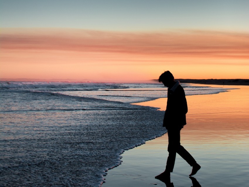 silhouette sea coast loneliness solitude PNG with isolated background 4k wallpaper