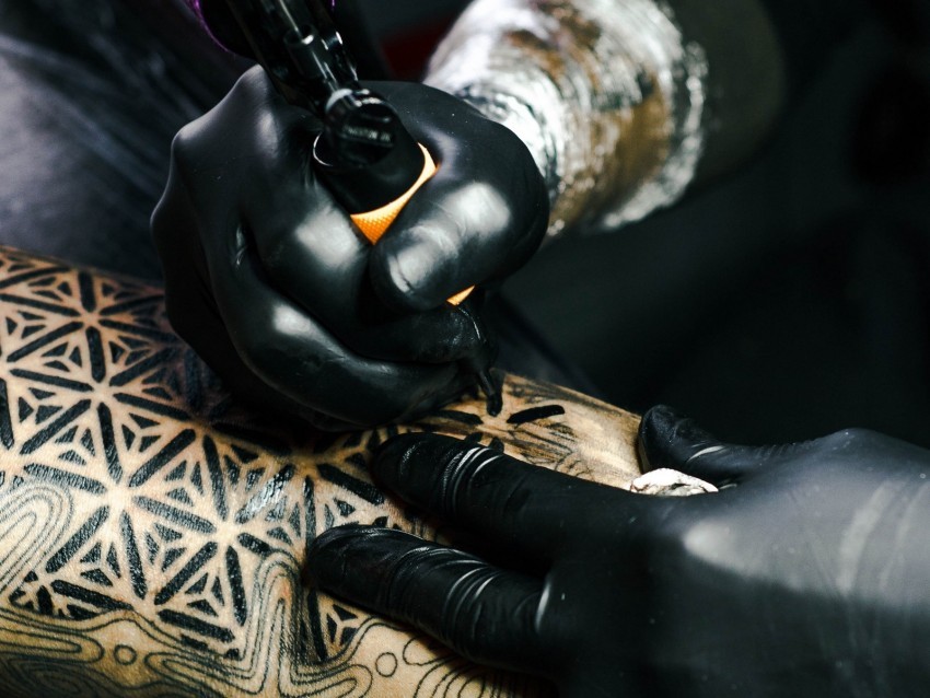 tattoo tattoo master art drawing hands High-definition transparent PNG 4k wallpaper